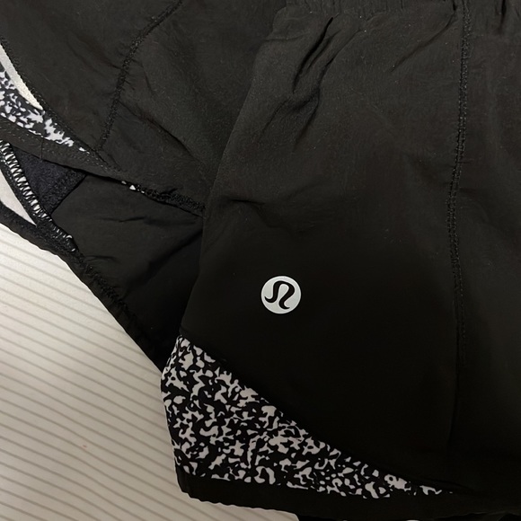 Lululemon shorts 2.5 - Picture 3 of 5